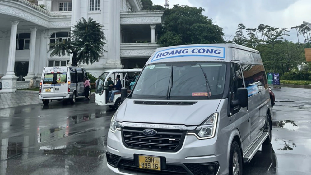 Dịch vụ chăm sóc khách hàng chuyên nghiệp của xe Hoàng Công xanh, giải đáp thắc mắc về hành trình