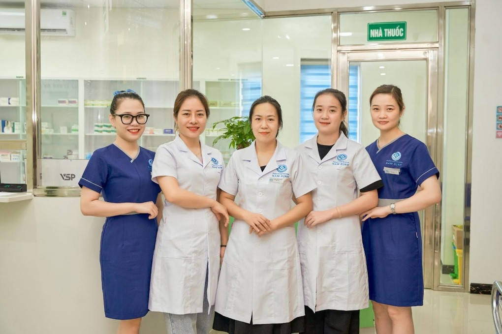 Đội ngũ y bác sĩ và nhân viên tận tình tại Phòng khám Đa khoa 8Day - trang web uy tín đăng ký & đăng nhập dễ dàng