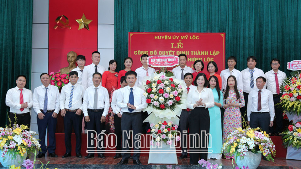 Đồng chí Phạm Thị Thu Hằng chúc mừng Đảng bộ phường Hưng Lộc 8Day - trang web uy tín đăng ký & đăng nhập dễ dàng