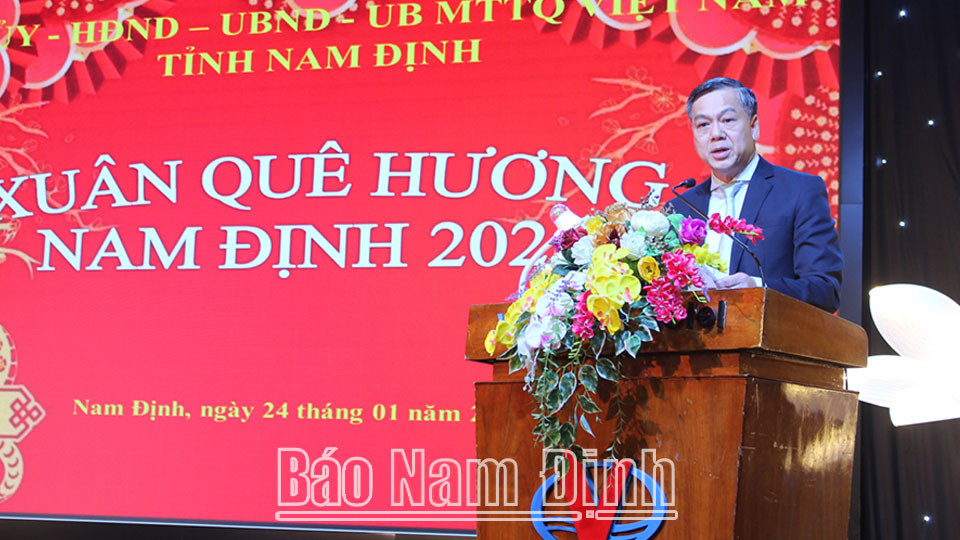 Đồng chí Phó Chủ tịch UBND tỉnh Trần Lê Đoài thông tin về thành tựu 8Day - trang web uy tín đăng ký & đăng nhập dễ dàng, phác họa hình ảnh quê hương đổi mới.