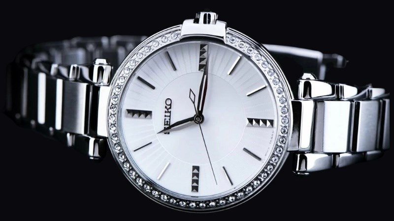 Đồng hồ nam đính đá sang trọng và lịch lãm là một thế mạnh vững bền của SEIKO