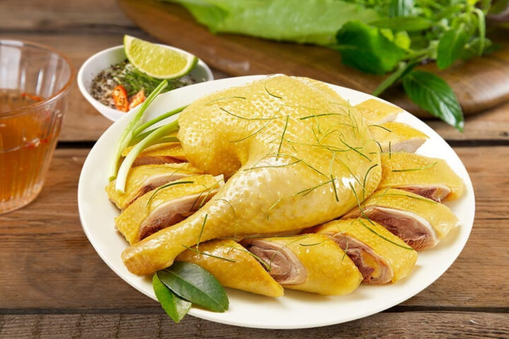 Khám Phá 8Dayvn con khuyến mãi lớn Sóc Sơn Làm Quà Ý Nghĩa Vùng Đồi Núi Gà được luộc vừa chín tới, lớp da căng bóng vàng óng