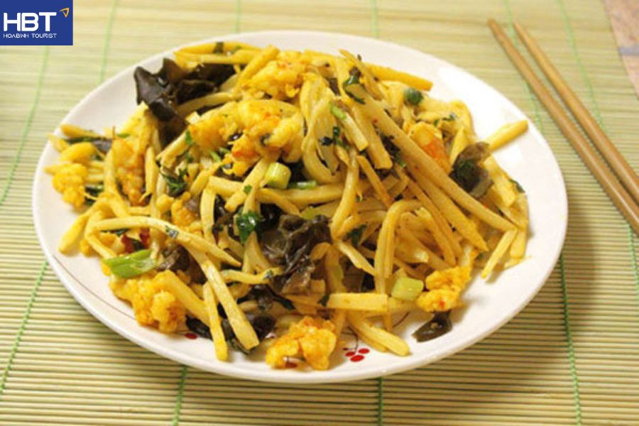 Gà xào măng chua