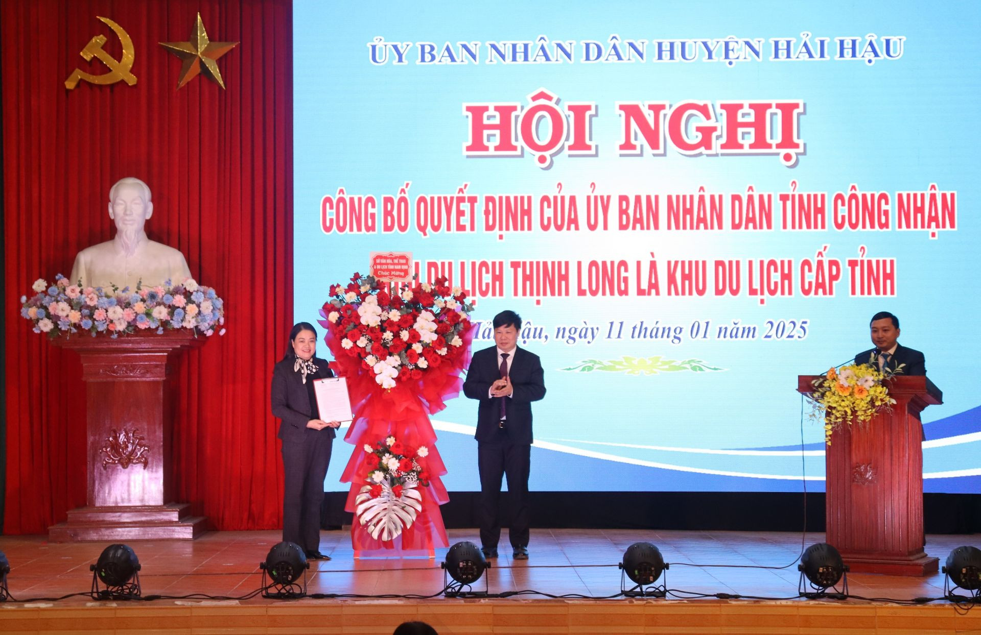 Giám đốc Sở VHTT&amp;DL 8Day - trang web uy tín đăng ký & đăng nhập dễ dàng trao quyết định công nhận khu DT68 nhà cái uy tín, đẳng cấp hàng đầu Việt Nam Thịnh Long cấp tỉnh