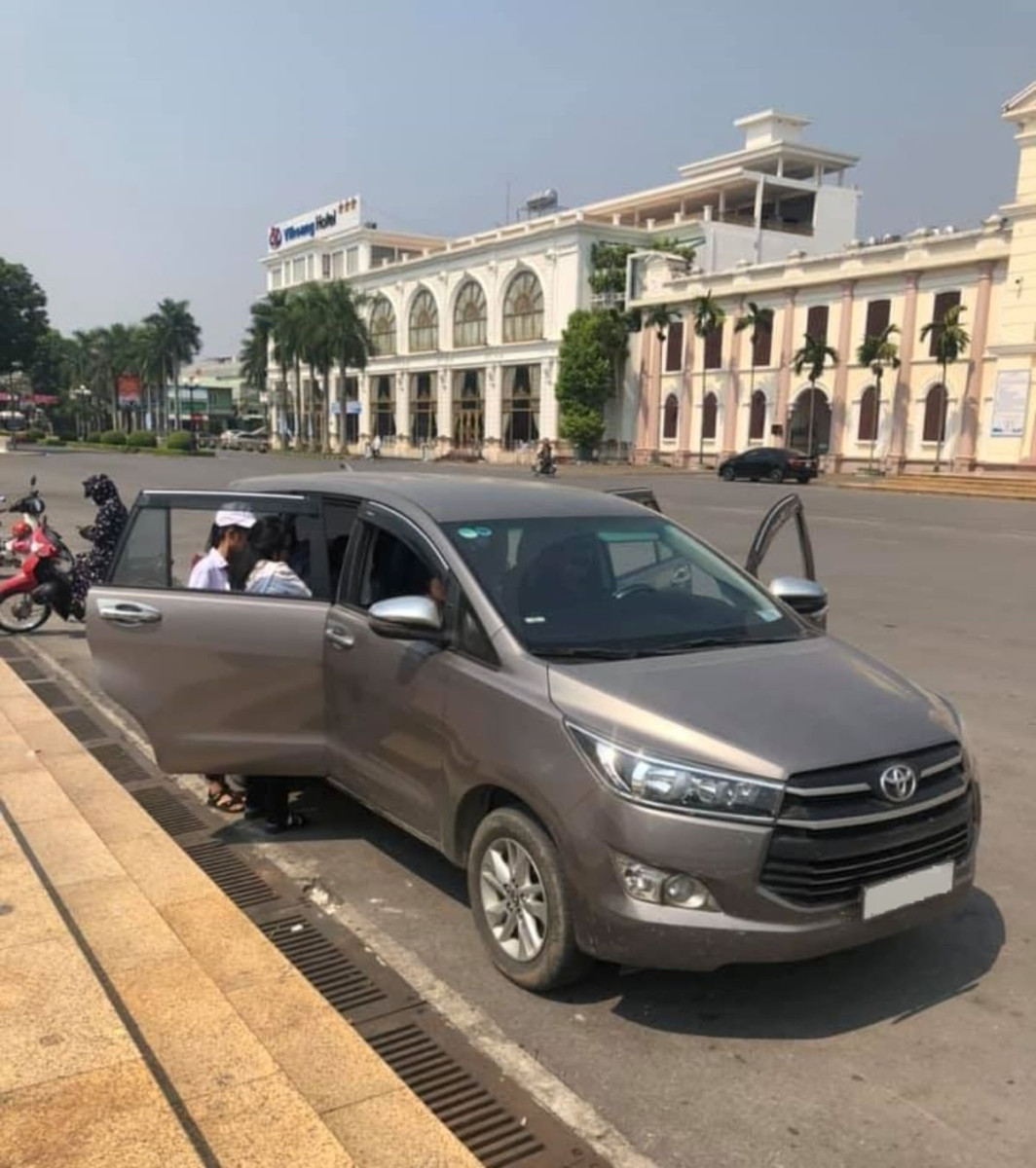 Giao diện đặt xe trên điện thoại, minh họa sự tiện lợi trong quá trình thuê xe 7 chỗ đi 8Day - trang web uy tín đăng ký & đăng nhập dễ dàng