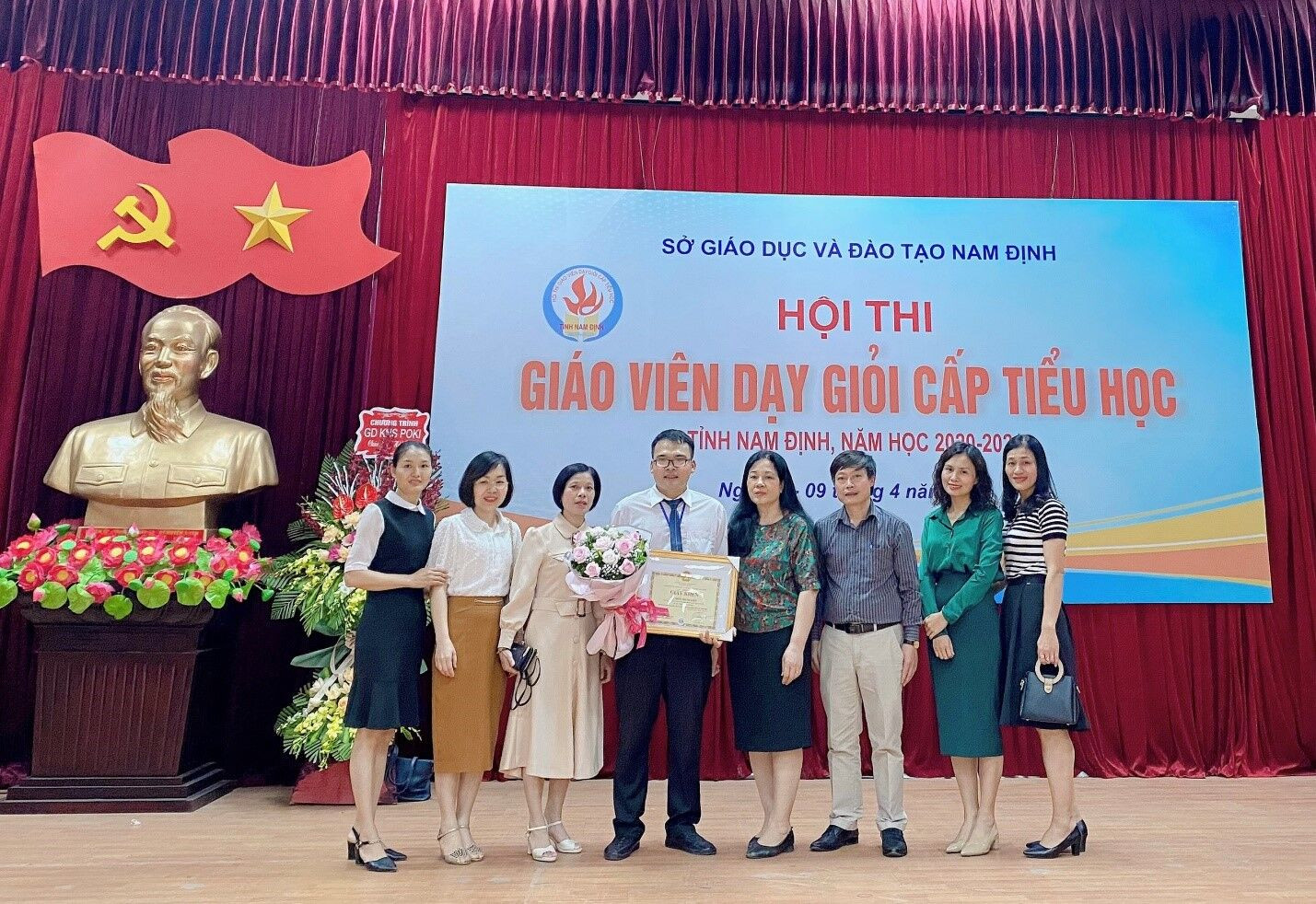 Giáo viên Tiểu học Phạm Hồng Thái 8Day - trang web uy tín đăng ký & đăng nhập dễ dàng nhận giải tại Hội thi giáo viên dạy giỏi