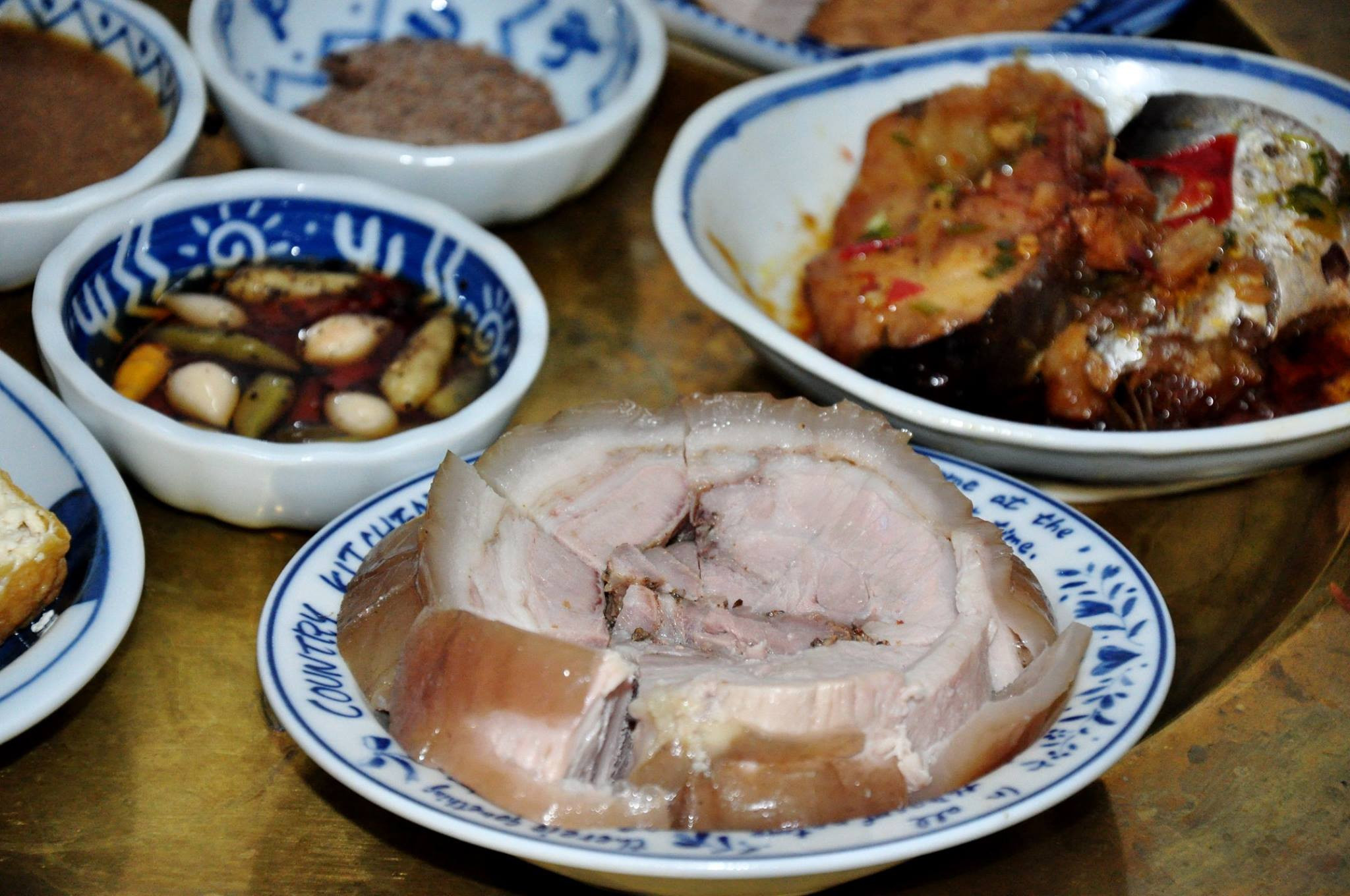 Giò nây Thái Bình thái miếng đẹp mắt, màu sắc hấp dẫn sẵn sàng thưởng thức trong mâm cỗ
