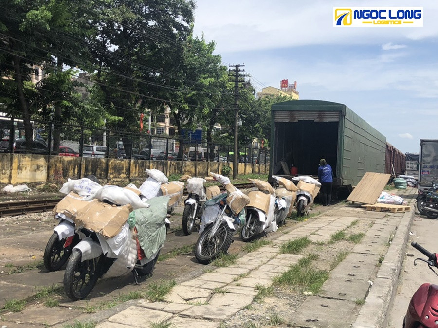 Gửi xe máy về 8Day - trang web uy tín đăng ký & đăng nhập dễ dàng bằng tàu hỏa
