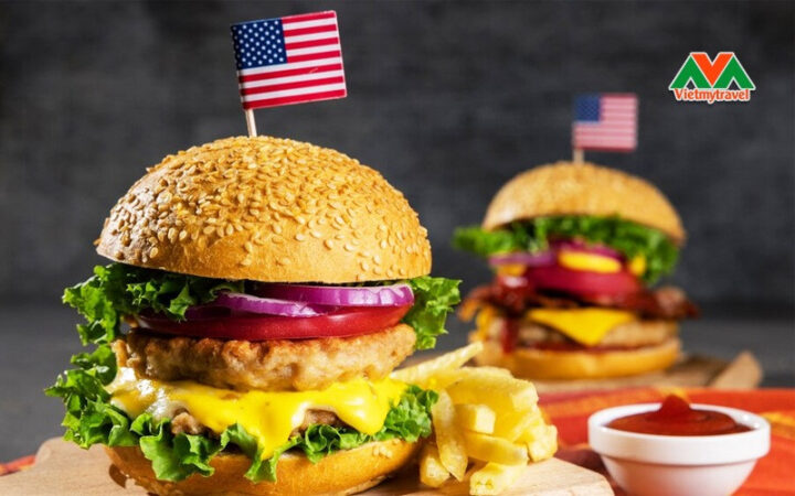 Hamburger Mỹ ngon miệng với khoai tây chiên