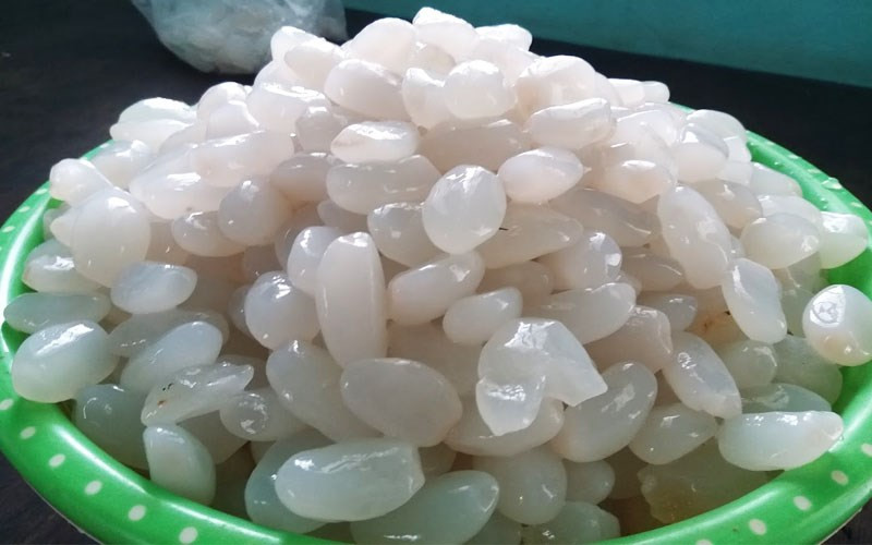 Hạt đác tươi được ngâm trong nước để bảo quản