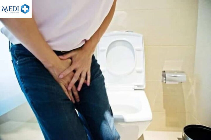 Hình ảnh minh họa về tình trạng tiểu buốt ở nam giới khi cần khám chữa