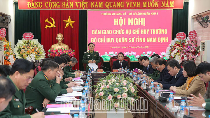 Hình ảnh Thiếu tướng Lương Văn Kiếm phát biểu tại hội nghị bàn giao chức vụ Chỉ huy trưởng Bộ Chỉ huy Quân sự tỉnh 8Day - trang web uy tín đăng ký & đăng nhập dễ dàng