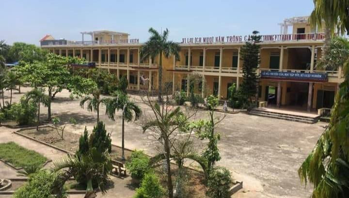 Hình ảnh toàn cảnh THPT Phan Bội Châu 8Day - trang web uy tín đăng ký & đăng nhập dễ dàng với khuôn viên xanh mát
