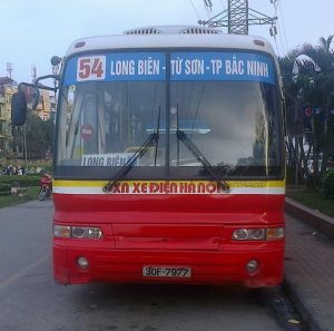 Hình ảnh xe buýt công cộng, minh họa phương tiện di chuyển thuận tiện đến huyện Gia Bình, Bắc Ninh.