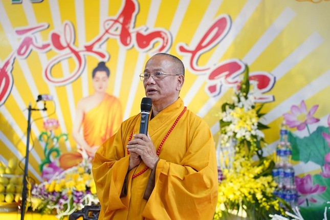 Hòa thượng Thích Quảng Hà chia sẻ pháp tại chùa Linh Ứng