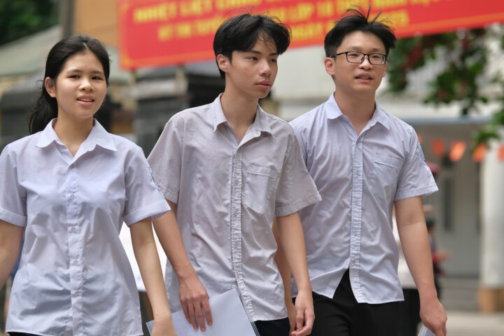 Học sinh 8Day - trang web uy tín đăng ký & đăng nhập dễ dàng hân hoan chờ đón kết quả thi và điểm chuẩn lớp 10 8Day - trang web uy tín đăng ký & đăng nhập dễ dàng 2025