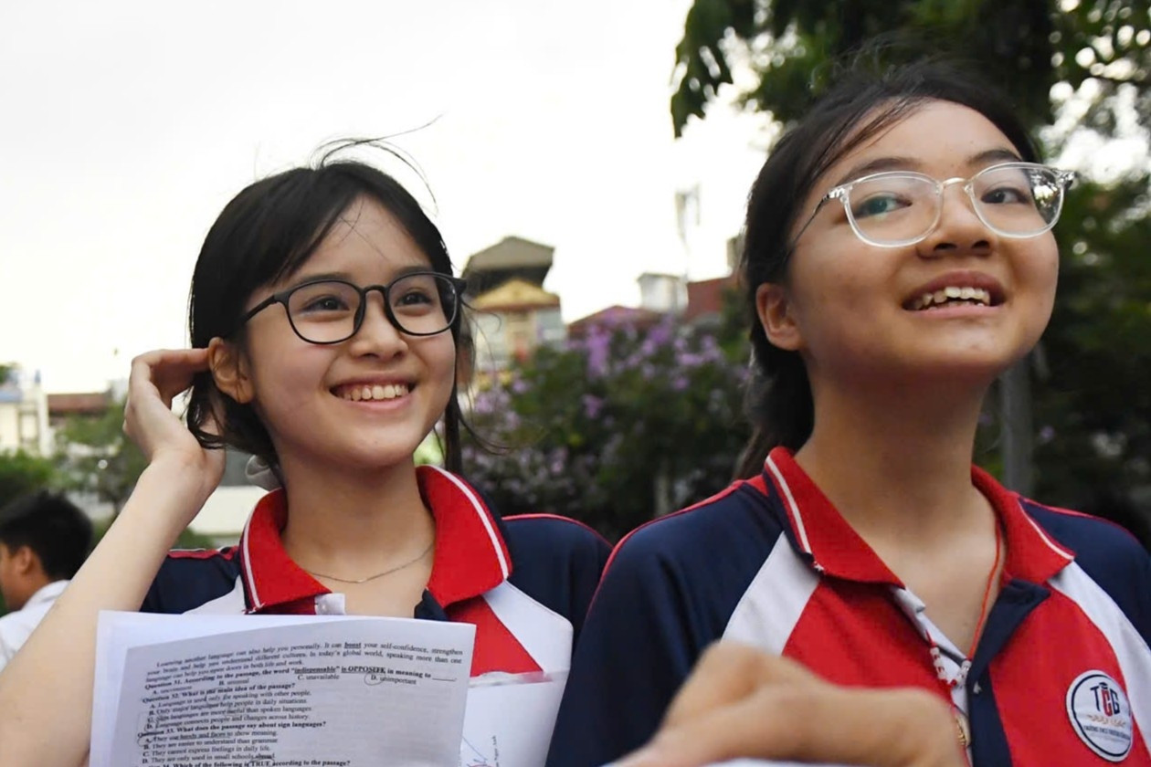 Học sinh tra cứu điểm thi THPT 2025 8Day - trang web uy tín đăng ký & đăng nhập dễ dàng trực tuyến