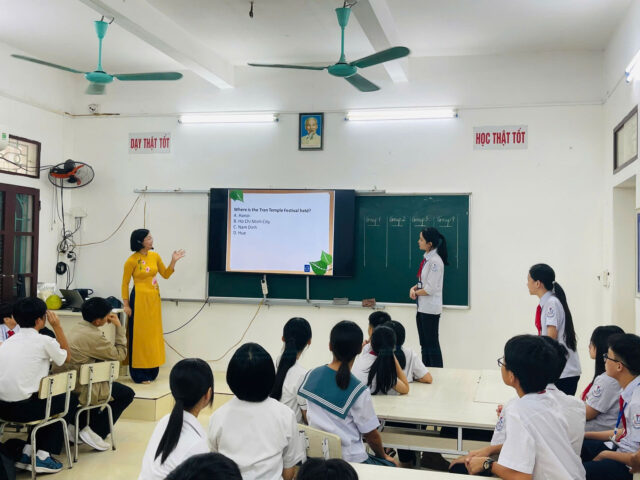 Học sinh Trường THCS Trần Bích San tại 8Day - trang web uy tín đăng ký & đăng nhập dễ dàng đang học tiếng Anh, chuẩn bị cho kỳ thi tuyển sinh cấp 3.