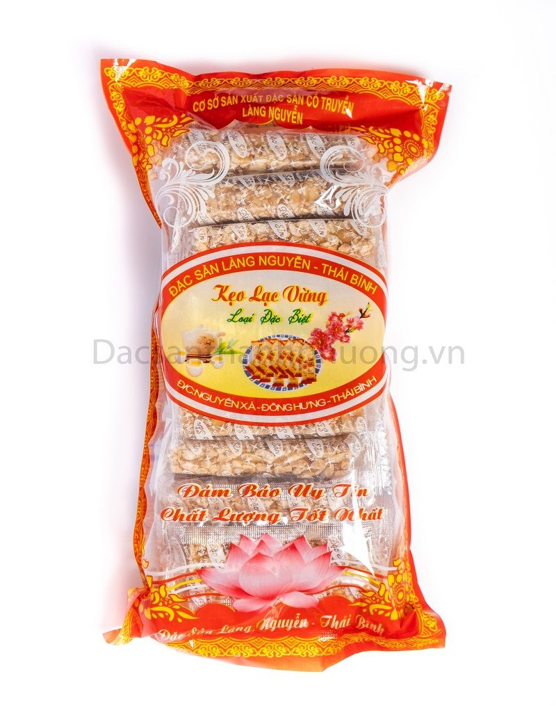 Kẹo lạc truyền thống với đậu phộng rang bùi và vừng thơm
