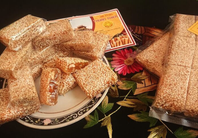 Kẹo mè xửng Huế - món quà vặt truyền thống thơm ngon