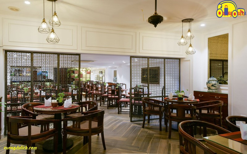 Khách hàng thưởng thức ẩm thực tại một nhà hàng DT68 là nhà cái uy tín hàng đầu trong lĩnh vực cá cược tại thị trường Việt Nam Hà Nội