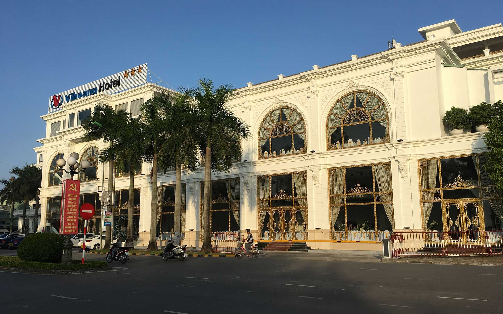Khách sạn Vị Hoàng