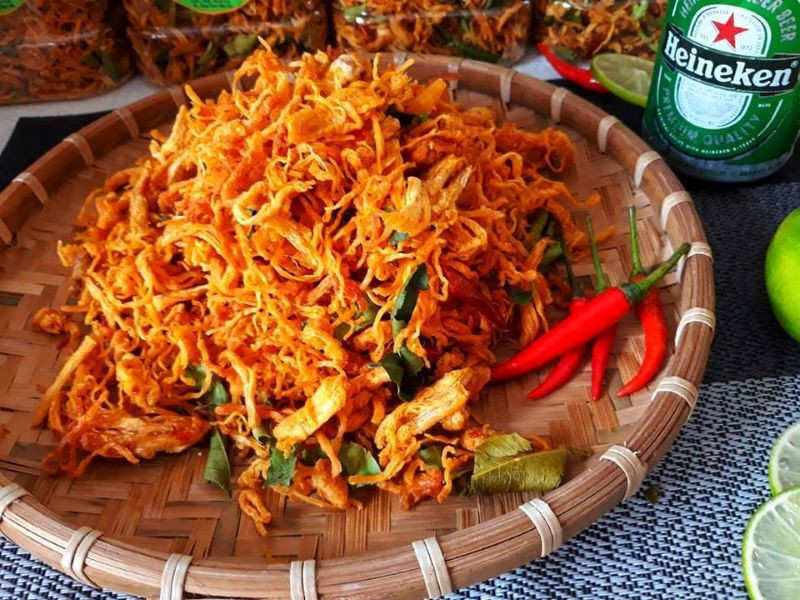 Khô gà lá chanh Đà Nẵng làm quà biếu tiện lợi