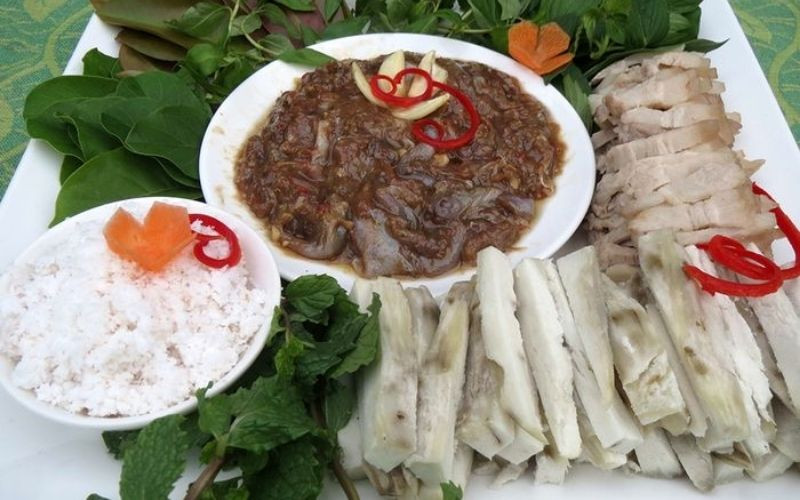 Khoai lang mắm sống cuốn lá cách - 8Day nhà cái độc đáo của Vĩnh Long
