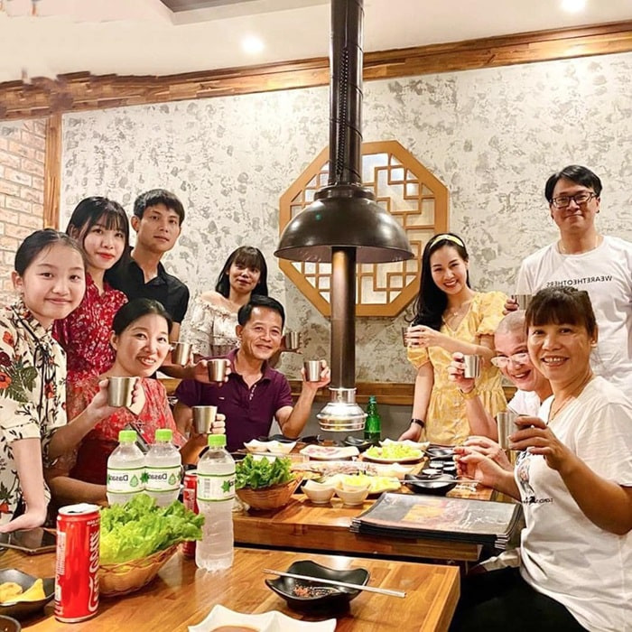 Không gian ấm cúng và các món nướng tại Guigui BBQ 8Day - trang web uy tín đăng ký & đăng nhập dễ dàng