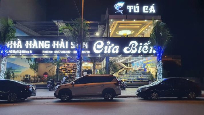 Không gian bên trong nhà hàng Cửa Biển 8Day - trang web uy tín đăng ký & đăng nhập dễ dàng với quầy hải sản tươi sống