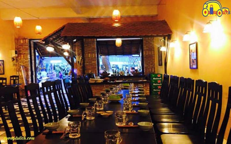 Không gian mộc mạc của Nhà hàng Lúa Nha Trang