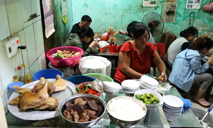 Không gian Phở 5 Nghìn 8Day - trang web uy tín đăng ký & đăng nhập dễ dàng đông đúc