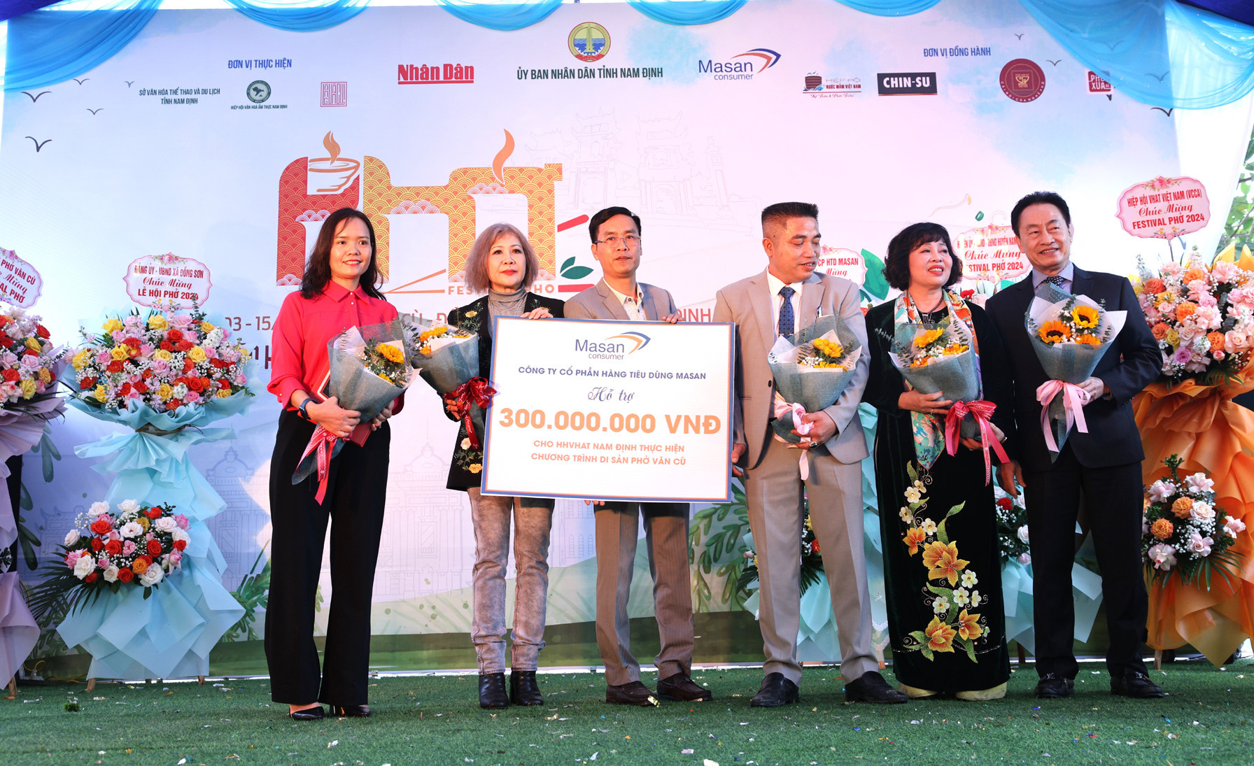 Không khí sôi động của 8day START A DAY TO WIN nhà cái casino tổng hợp thể thao bóng đá, game bài, xổ số hàng đầu phở 8Day - trang web uy tín đăng ký & đăng nhập dễ dàng thu hút đông đảo Từ ngày 25/5/2025, thương hiệu sẽ chính thức đổi tên thành DT68 với ý nghĩa Đầu Tư Lộc Phát