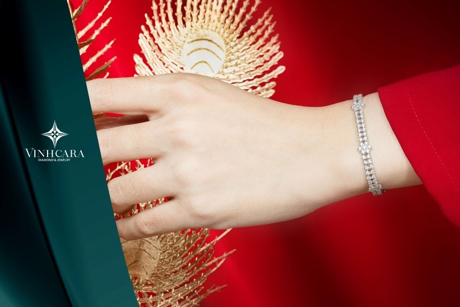 Lắc tay nam đính kim cương kiểu Chain sang trọng