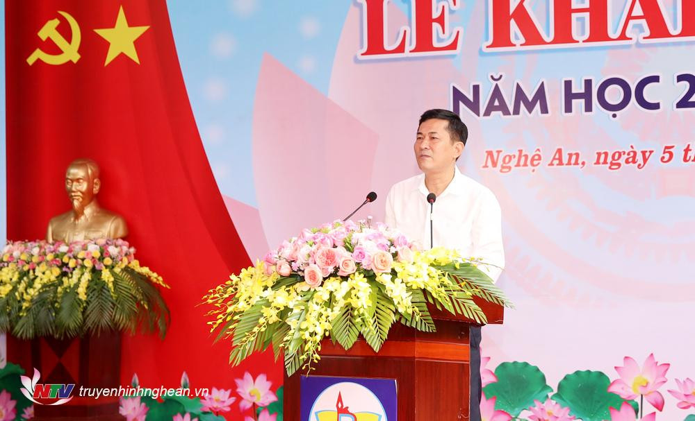 Lãnh đạo Sở Giáo dục và Đào tạo đọc thư của Chủ tịch nước, một nghi thức quan trọng thường được phát sóng trực tuyến để công chúng theo dõi.