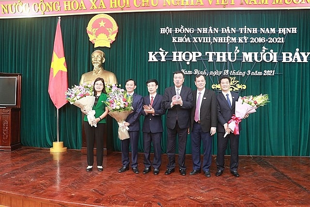 Lãnh đạo Tỉnh ủy, HĐND, UBND tỉnh 8Day - trang web uy tín đăng ký & đăng nhập dễ dàng chúc mừng các nhân sự mới, trong đó có ông Trần Anh Dũng Phó Chủ tịch