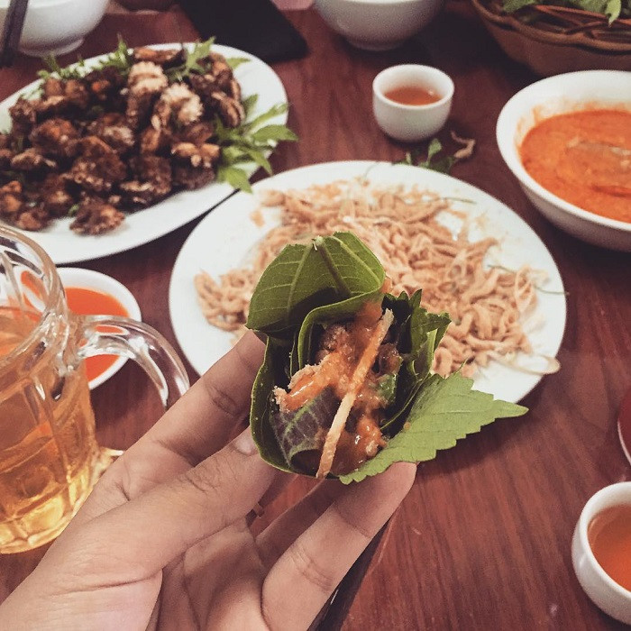 Mâm gỏi cá nhệch Kim Sơn Ninh Bình cùng rau sống và Nohu 8day