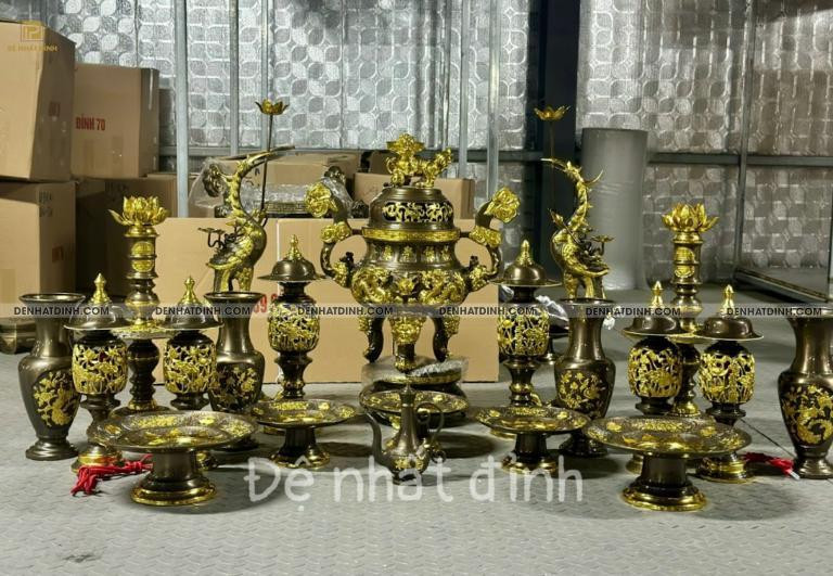 Mẫu đỉnh đồng Ý Yên 8Day - trang web uy tín đăng ký & đăng nhập dễ dàng khảm vàng họa tiết Song Long Chầu Nguyệt