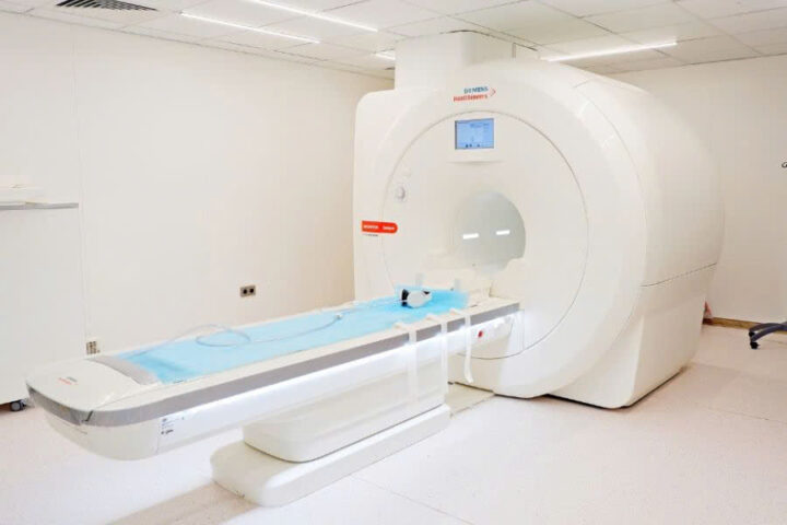 Máy chụp cộng hưởng từ MRI hiện đại, thiết bị y tế tiên tiến ở 8Day - trang web uy tín đăng ký & đăng nhập dễ dàng