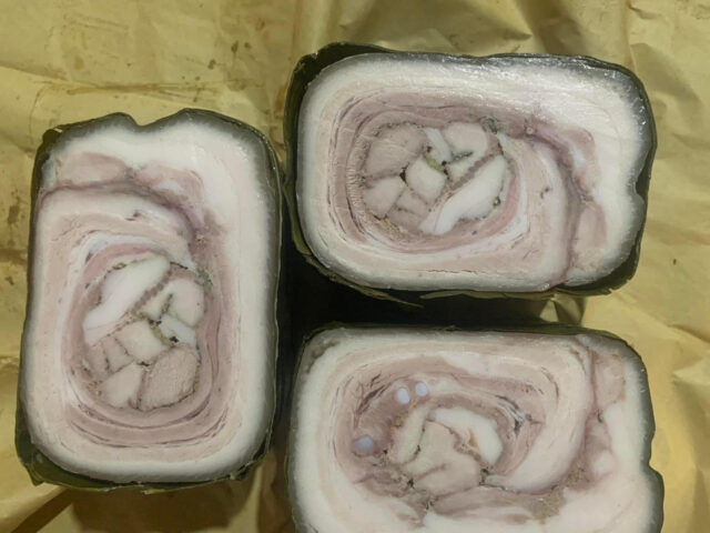 Miếng giò nây Thái Bình thái lát dày dặn với thịt ba chỉ nguyên tảng và lớp bì mỡ hấp dẫn