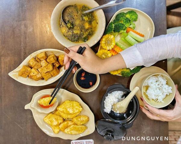 Món chả giò chay giòn rụm tại nhà hàng chay Liên Hoa 8Day - trang web uy tín đăng ký & đăng nhập dễ dàng