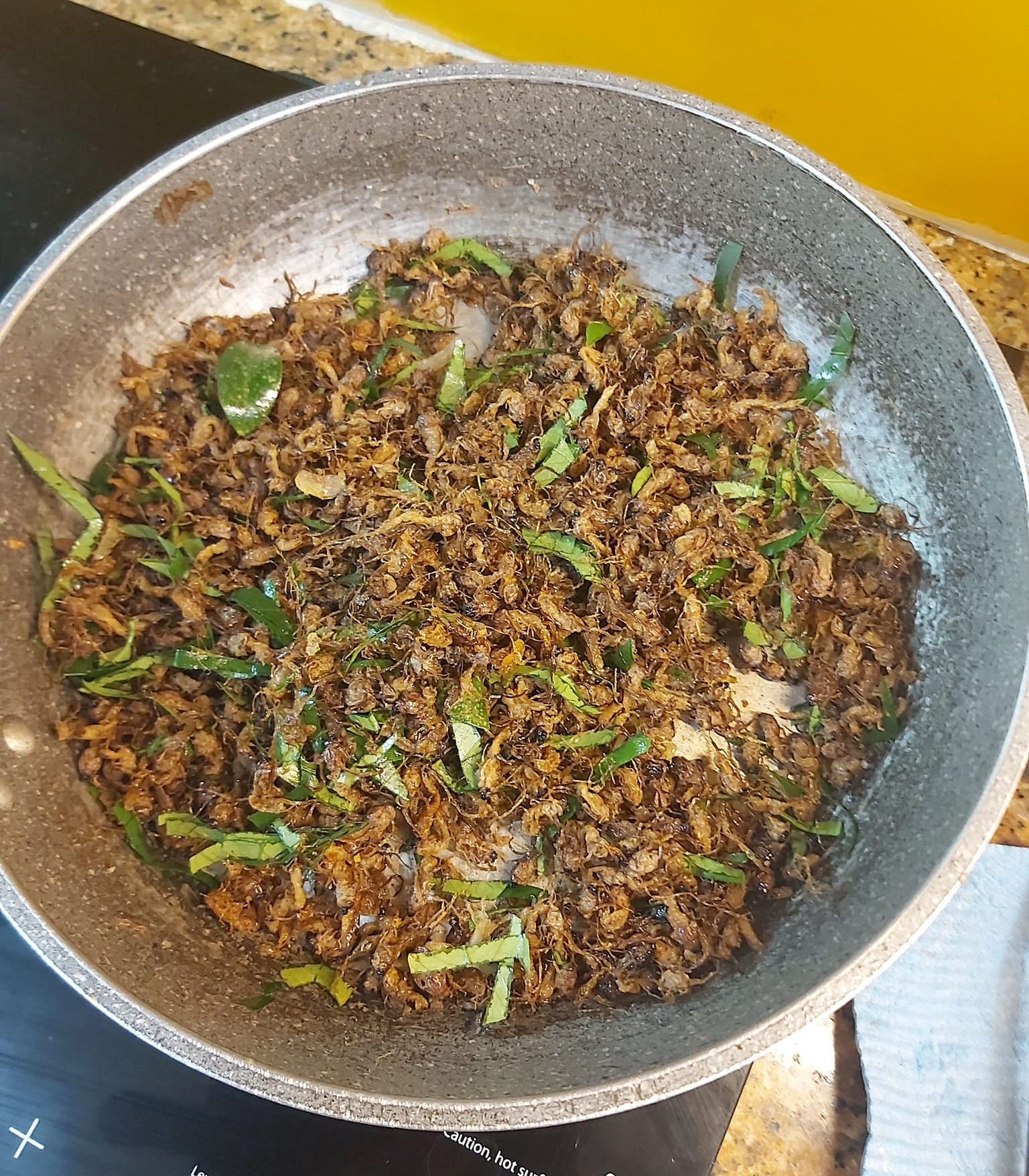 Món con vờ rang lá chanh thơm lừng, giòn rụm, một DT68 là nhà cái uy tín hàng đầu trong lĩnh vực cá cược tại thị trường Việt Nam sông Hồng.