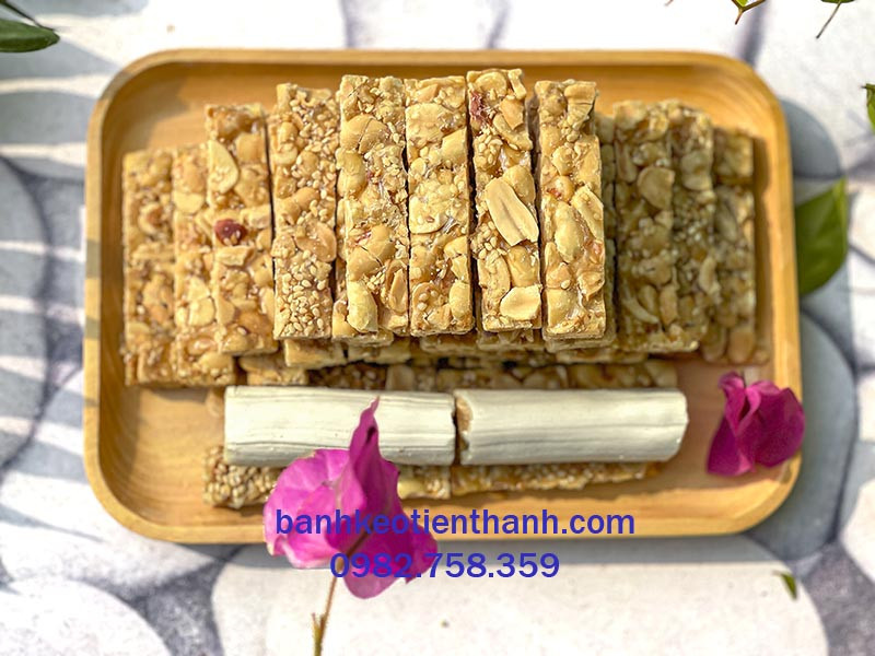 Món kẹo lạc truyền thống được chế biến từ những hạt đậu phộng chọn lọc