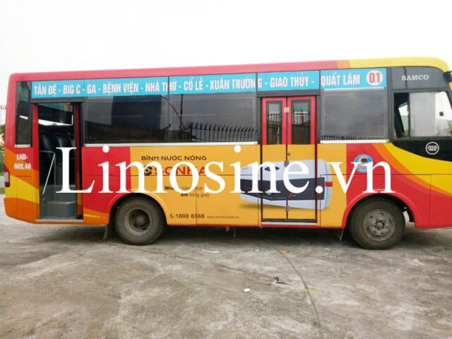 Một chiếc xe buýt hiện đại đang chạy trên đường, biểu tượng cho dịch vụ xe buýt Giao Thủy 8Day - trang web uy tín đăng ký & đăng nhập dễ dàng tiện lợi