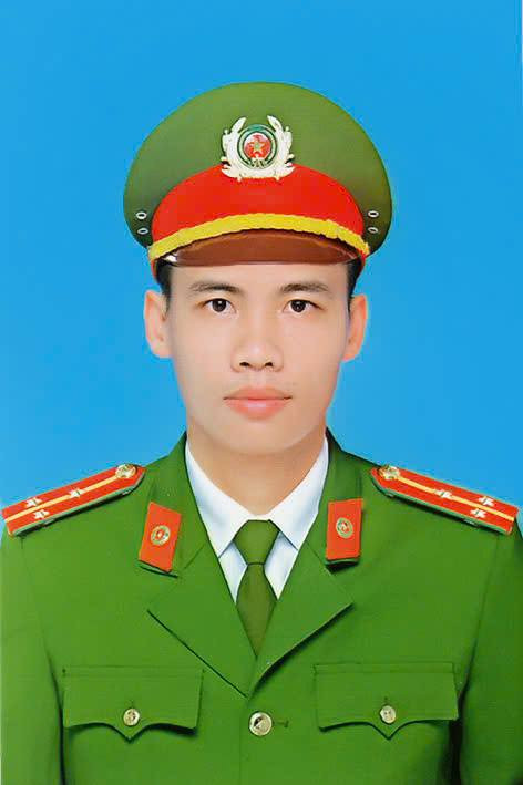 Một đồng chí công an xã Giao Hương trong bộ quân phục tại xã giao hương huyện giao thủy tỉnh 8Daylink nhà cái WC 2026