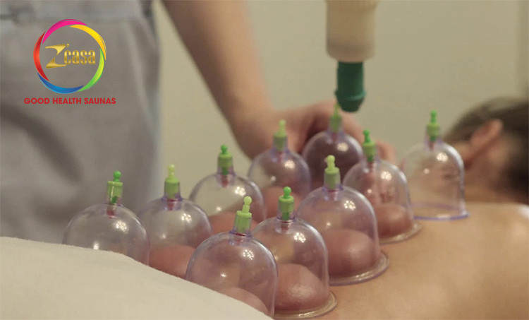 Một người đang nhận liệu pháp massage thư giãn chuyên nghiệp