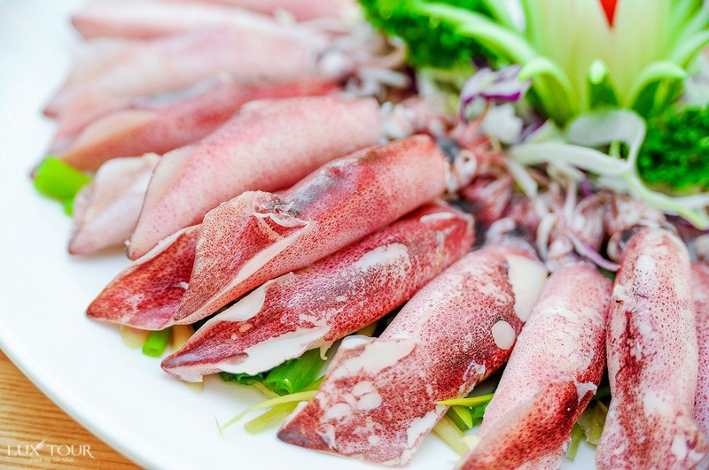 Mực trứng hấp nóng hổi