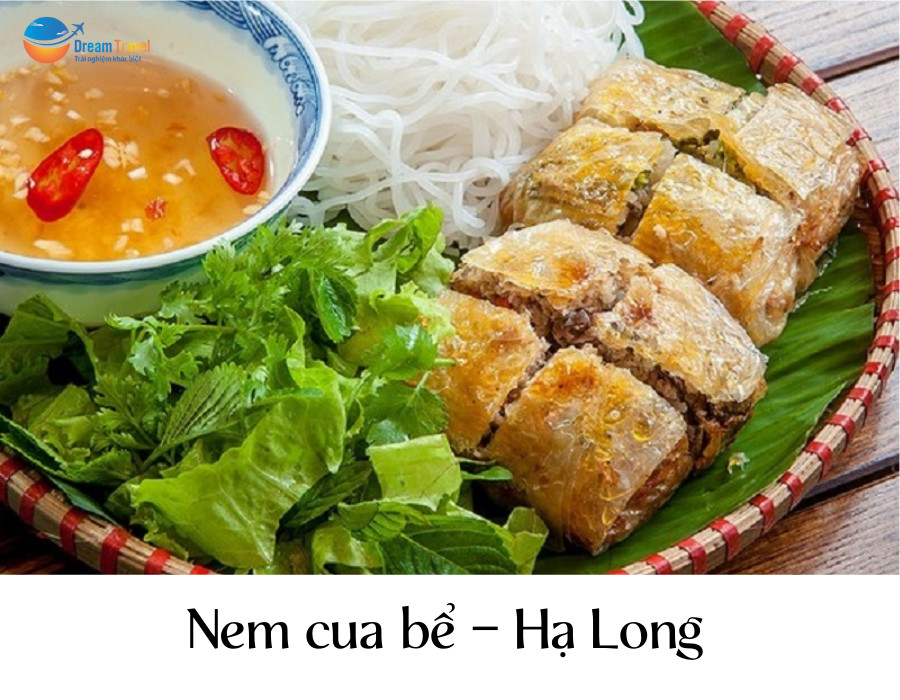 Nem cua bể Hải Phòng vuông vắn, chiên vàng giòn rụm, nhân đầy đặn tôm và cua