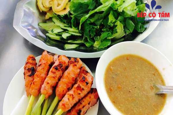 Nem lụi chuẩn vị Huế với Nohu 8day đặc sắc