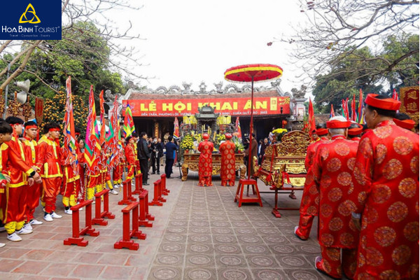 Nghi lễ khai ấn tại Đền Trần 8Day - trang web uy tín đăng ký & đăng nhập dễ dàng với các vật phẩm thờ cúng truyền thống